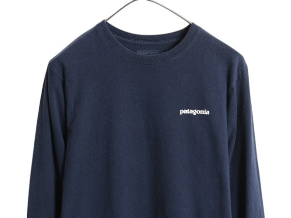 パタゴニア 両面 プリント 長袖 Tシャツ メンズ XS 古着 17年製 アウトドア ロンT ロングスリーブ ロゴT P6 バックプリント カットソー 紺