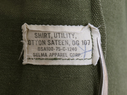 70s 米軍実物 US ARMY コットン サテン ユーティリティ シャツ S / 75年製 ヴィンテージ OG107 シャツ袖 4th 軍物 ミリタリー 長袖シャツ