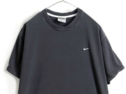 00s 大きいサイズ XL 人気 黒 ■ NIKE スモール スウォッシュ ロゴ刺繍 半袖 Tシャツ ( メンズ ) 古着 00年代 ナイキ ヘビーウェイト ロゴT