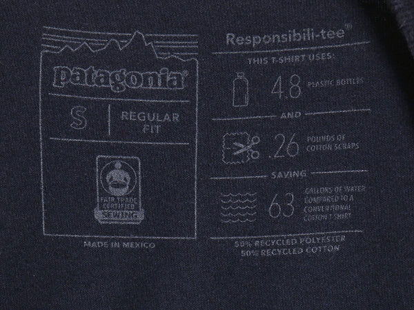 パタゴニア 両面 プリント 長袖 Tシャツ メンズ S 18年製 アウトドア ロンT ロングスリーブ P6 バックプリント ボックスロゴ カットソー 紺