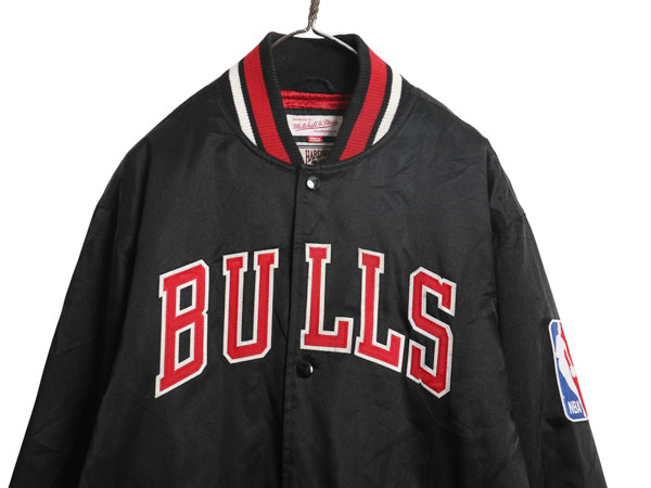 ブルズ ナイロン サテン スタジャン メンズ L / NBA オフィシャル ミッチェルアンドネス 中綿 キルティング ライナー ジョーダン バスケ 黒