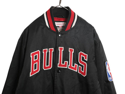 ブルズ ナイロン サテン スタジャン メンズ L / NBA オフィシャル ミッチェルアンドネス 中綿 キルティング ライナー ジョーダン バスケ 黒