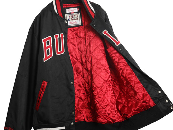 ブルズ ナイロン サテン スタジャン メンズ L / NBA オフィシャル ミッチェルアンドネス 中綿 キルティング ライナー ジョーダン バスケ 黒