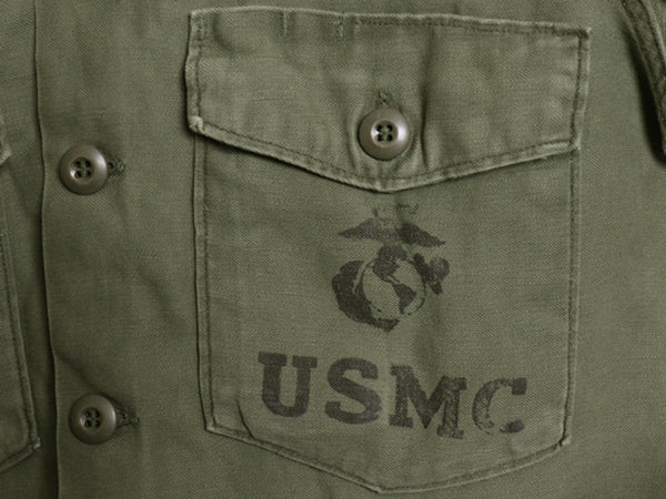 70s 米軍実物 USMC コットン サテン ユーティリティ シャツ S 程/ 72年製 ヴィンテージ OG107 シャツ袖 3rd 軍物 ミリタリー 海兵隊 カーキ