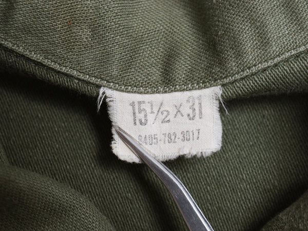70s 米軍実物 US ARMY コットン サテン ユーティリティ シャツ M ヴィンテージ OG107 シャツ袖 3rd ミリタリー 軍物 カーキ ワッペン付き 