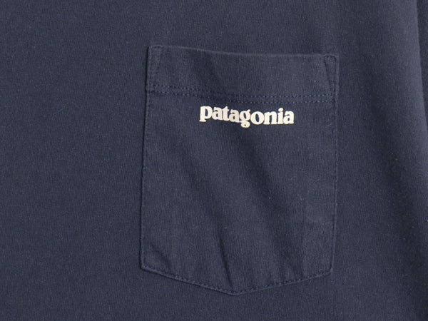 パタゴニア ポケット付き 両面 プリント 半袖 Tシャツ メンズ L / 18年製 アウトドア ポケT P6 ボックスロゴ バックプリント カットソー 紺