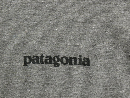 パタゴニア 両面 プリント 長袖 Tシャツ メンズ M 18年製 アウトドア ロンT ロングスリーブ P6 バックプリント ボックスロゴ カットソー 灰