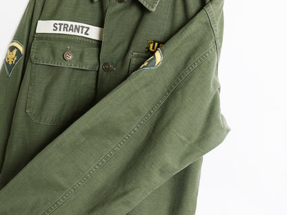60s 米軍実物 US ARMY コットン サテン ユーティリティ シャツ M 程 ヴィンテージ 60年製 OG107 筒袖 1st 後期 ミリタリー 軍物 ワッペン
