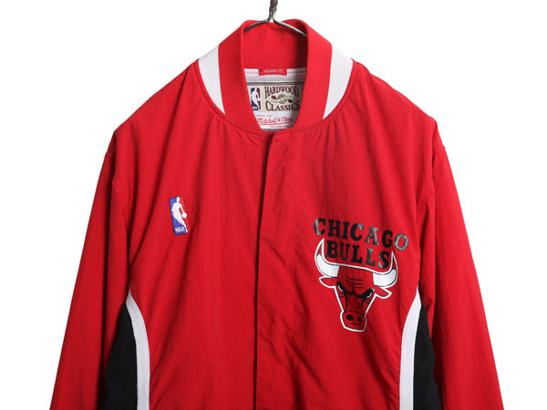 ブルズ ナイロン ウォームアップ ジャケット メンズ M NBA オフィシャル ミッチェルアンドネス スタジャン ジョーダン バスケ ブルゾン 赤