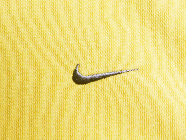00s ナイキ スモール スウォッシュ 刺繍 スウェット メンズ L / 古着 オールド トレーナー 裏起毛 ワンポイント クルーネック シンプル 黄