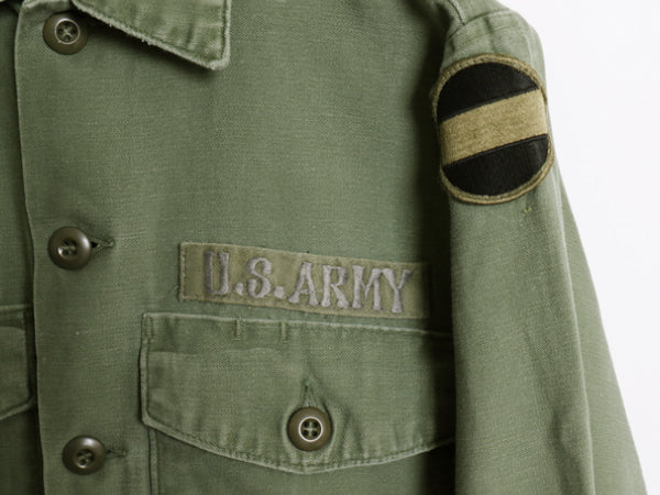 70s 米軍実物 US ARMY コットン サテン ユーティリティ シャツ S 程/ 73年製 ヴィンテージ OG107 シャツ袖 4th 軍物 ミリタリー ワッペン