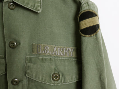 70s 米軍実物 US ARMY コットン サテン ユーティリティ シャツ S 程/ 73年製 ヴィンテージ OG107 シャツ袖 4th 軍物 ミリタリー ワッペン