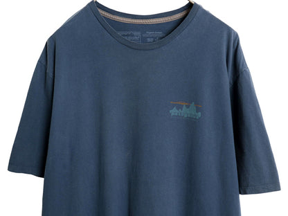 パタゴニア 両面 プリント 半袖 Tシャツ メンズ L アウトドア 白タグ ロゴ グラフィック アート イラスト バックプリント フィッツロイ 紺