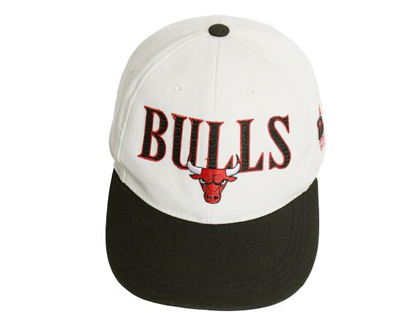 90s SPORT SPECIALTIES BULLS 刺繍 ベースボール キャップ フリーサイズ / 帽子 オールド NBA バスケ キャラクター ワンポイント ツートン