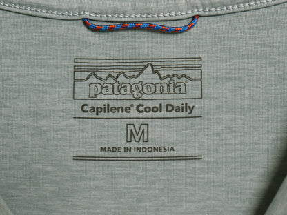パタゴニア キャプリーン 長袖 Tシャツ レディース M 古着 アウトドア ロンT ストレッチ アンダーシャツ カットソー インナー ワンポイント