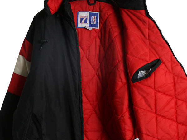 80s 90s ブルズ フード付き 中綿 ナイロン ジャケット メンズ L 古着 ヴィンテージ NBA オフィシャル スタジャン バスケ ロゴ7 ブルゾン 黒