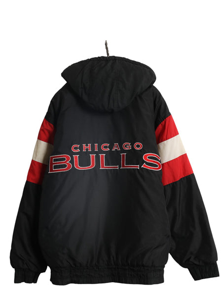 80s 90s ブルズ フード付き 中綿 ナイロン ジャケット メンズ L 古着 ヴィンテージ NBA オフィシャル スタジャン バスケ ロゴ7 ブルゾン 黒