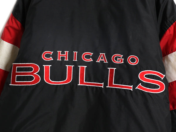 80s 90s ブルズ フード付き 中綿 ナイロン ジャケット メンズ L 古着 ヴィンテージ NBA オフィシャル スタジャン バスケ ロゴ7 ブルゾン 黒