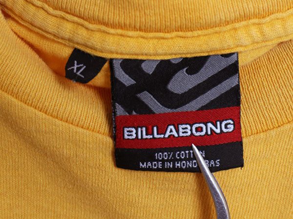 00s ☆ ビラボン 両面 ロゴ プリント Tシャツ メンズ XL 古着 オールド サーフ グラフィック Y2K ワンポイント ヘビーウェイト マスタード