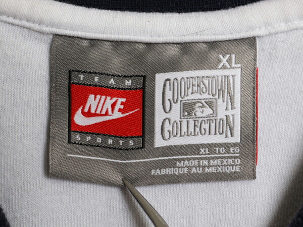 ナイキ ヤンキース ロゴ パッチ 刺繍 半袖 Tシャツ メンズ XL / MLB オフィシャル 大リーグ 野球 スウッシュ 前V 紺 大きいサイズ シンプル