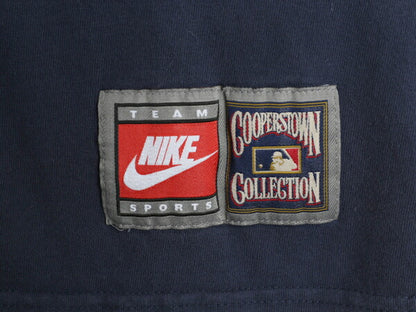 ナイキ ヤンキース ロゴ パッチ 刺繍 半袖 Tシャツ メンズ XL / MLB オフィシャル 大リーグ 野球 スウッシュ 前V 紺 大きいサイズ シンプル