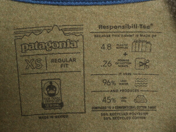22年製 パタゴニア 両面 プリント 半袖 Tシャツ メンズ XS / Patagonia アウトドア フィッツロイ P6 ボックスロゴ バックプリント カーキ