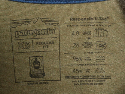 22年製 パタゴニア 両面 プリント 半袖 Tシャツ メンズ XS / Patagonia アウトドア フィッツロイ P6 ボックスロゴ バックプリント カーキ