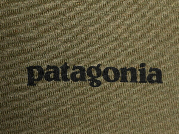 22年製 パタゴニア 両面 プリント 半袖 Tシャツ メンズ XS / Patagonia アウトドア フィッツロイ P6 ボックスロゴ バックプリント カーキ