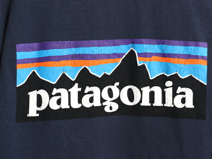 パタゴニア 両面 プリント 長袖 Tシャツ メンズ L 17年製 アウトドア ロンT ロングスリーブ P6 バックプリント ボックスロゴ カットソー 紺