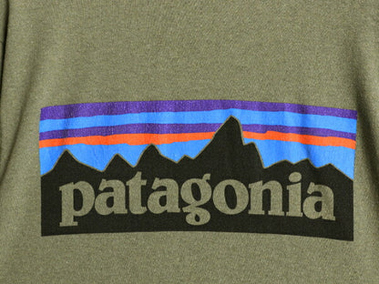 パタゴニア 両面 プリント 長袖 Tシャツ メンズ S / 古着 18年製 Patagonia アウトドア ロンT ロングスリーブ ロゴT P6 バックプリント 緑