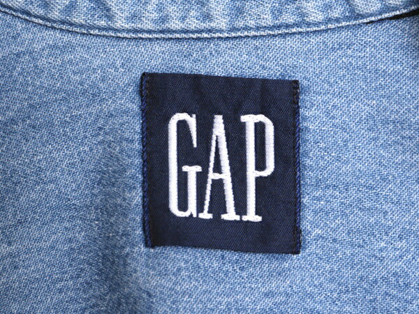90s OLD GAP ボタンダウン 長袖 デニム シャツ メンズ S / 古着 90年代 オールド ギャップ 紺タグ 無地 ポケット付き BD 長袖シャツ ブルー