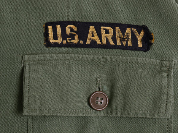 60s 米軍実物 US ARMY コットン サテン ユーティリティ シャツ M 程 古着 ヴィンテージ 1st 初期 筒袖 ミリタリー 軍物 OG107 ワッペン付き