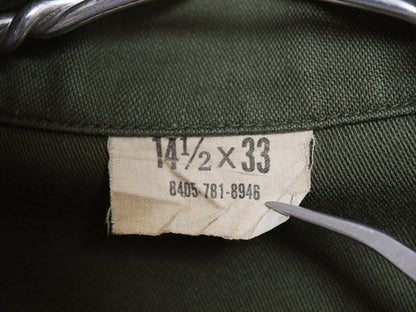60s 米軍実物 US ARMY コットン サテン ユーティリティ シャツ S ヴィンテージ OG107 シャツ袖 1st ミリタリー 軍物 ワッペン付き オリーブ