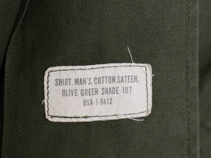 60s 米軍実物 US ARMY コットン サテン ユーティリティ シャツ S ヴィンテージ OG107 シャツ袖 1st ミリタリー 軍物 ワッペン付き オリーブ