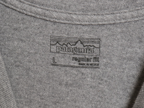パタゴニア プリント 長袖 Tシャツ メンズ L / 17年製 アウトドア ロンT ロングスリーブ P-6 グラフィック ショップ ステッカー カットソー