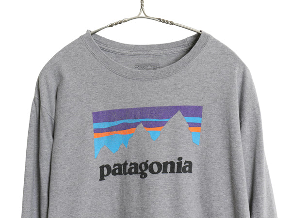 パタゴニア プリント 長袖 Tシャツ メンズ L 古着 17年製 アウトドア ロンT ロングスリーブ P-6 グラフィック ショップ ステッカー グレー