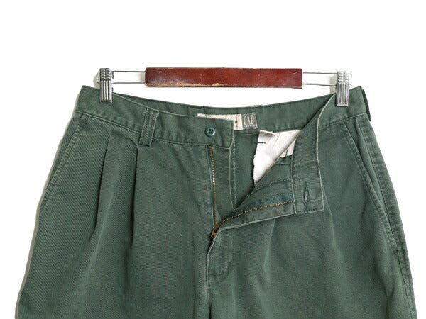 ギャップ  コットン チノ ショートパンツ メンズ 32 / GAP KHAKIS ショーツ 短パン 2タック ワンポイント 無地 リラックス フィット カーキ