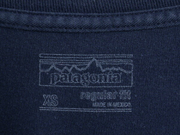 パタゴニア 両面 プリント 長袖 Tシャツ メンズ XS 古着 17年製 アウトドア ロンT ロングスリーブ ロゴT P6 バックプリント カットソー 紺