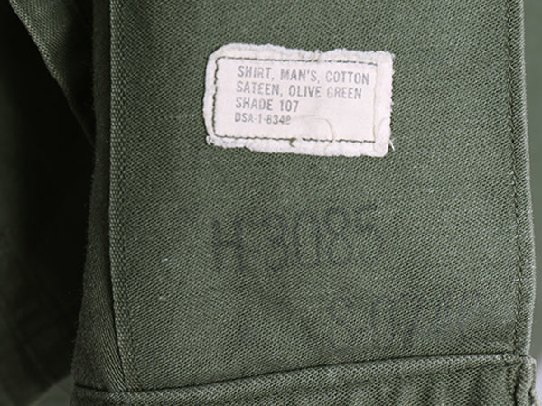 60s 米軍実物 US ARMY コットン サテン ユーティリティ シャツ M ヴィンテージ OG107 シャツ袖 1st ミリタリー 軍物 ワッペン付き オリーブ