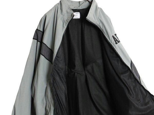 90s 99年製 米軍実物 US ARMY ナイロン トレーニング ジャケット MEDIUM LONG 古着 オールド 軍物 IPFU ミリタリー ブルゾン ジャンパー 灰