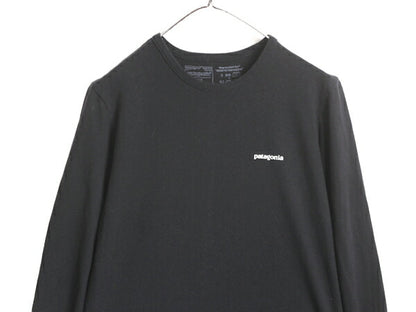 22年製 パタゴニア 両面 プリント 長袖 Tシャツ レディース XS Patagonia ロンT プリントT ロゴT フィッツロイ バックプリント P6 ブラック
