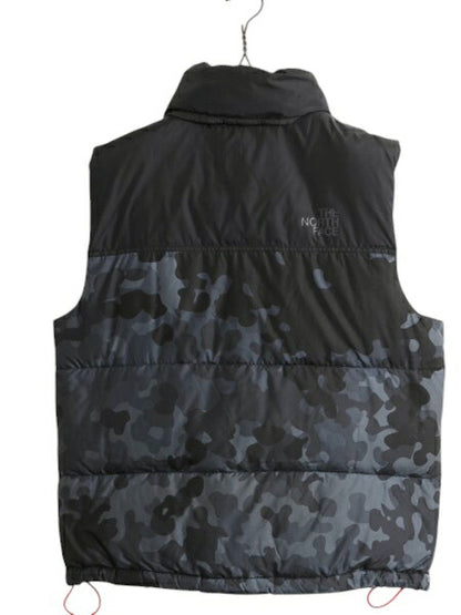 ノースフェイス 迷彩 ヌプシ ダウン ベスト メンズ S 古着 The North face NUPTSE 700フィル フルジップ 重ね着 前開き カモ ハイネック 黒