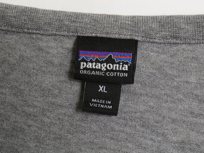 パタゴニア ヘンリーネック 長袖 Tシャツ メンズ XL 古着 16年製 ワンポイント アウトドア ロンT ロングスリーブ 無地 グレー 大きいサイズ