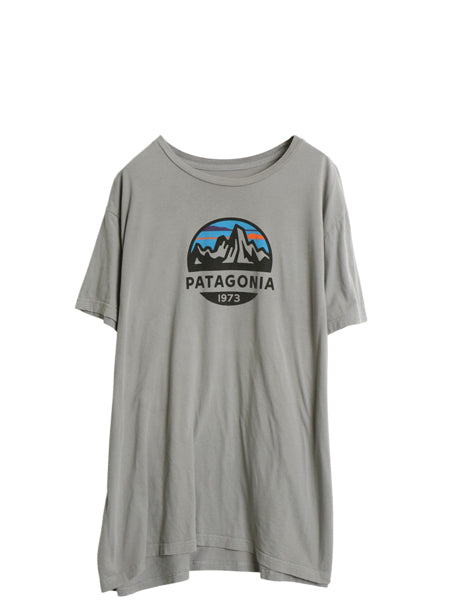 USA製 パタゴニア プリント 半袖 Tシャツ メンズ XXL 18年製 アウトドア フィッツロイ スコープ グラフィック アート 細身 大きいサイズ 灰