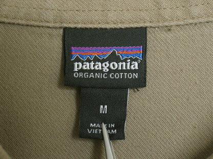 パタゴニア ロングスリーブ フィヨルド フランネル シャツ レディース M 22年製 アウトドア ネルシャツ コットン ワンポイント 無地 カーキ