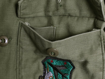 70s 米軍実物 US ARMY コットン サテン ユーティリティ シャツ M / 75年製 ヴィンテージ OG107 シャツ袖 4th 軍物 ミリタリー ワッペン付き