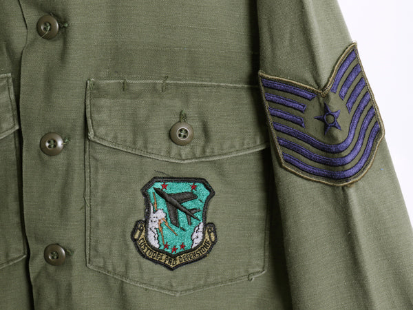 70s 米軍実物 US ARMY コットン サテン ユーティリティ シャツ M / 75年製 ヴィンテージ OG107 シャツ袖 4th 軍物 ミリタリー ワッペン付き