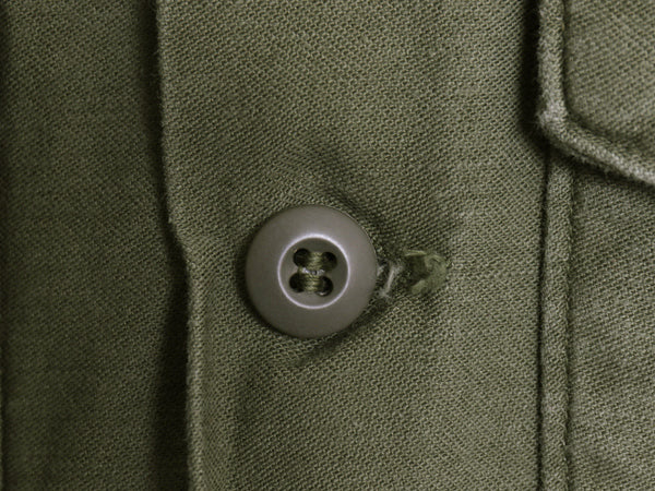 70s 米軍実物 US ARMY コットン サテン ユーティリティ シャツ L 74年製 ヴィンテージ OG107 シャツ袖 4th 軍物 ミリタリー 無地 オリーブ