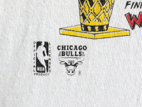 90s USA製 ★ NBA オフィシャル シカゴ ブルズ プリント Tシャツ ( メンズ M ) 90年代 当時物 バスケ イラスト ジョーダン キャラクター 白
