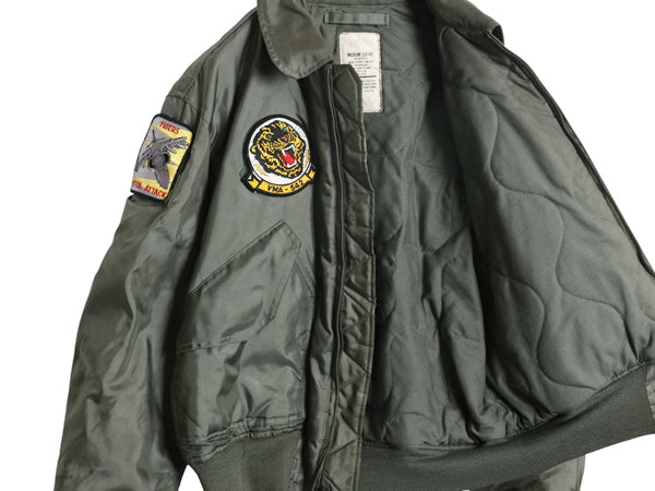 90s ★ 米軍実物 USMC CWU-45P フライト ジャケット MEDIUM 90年製 オールド アラミド ボンバー スコードロン パッチ付き ブルゾン セージ